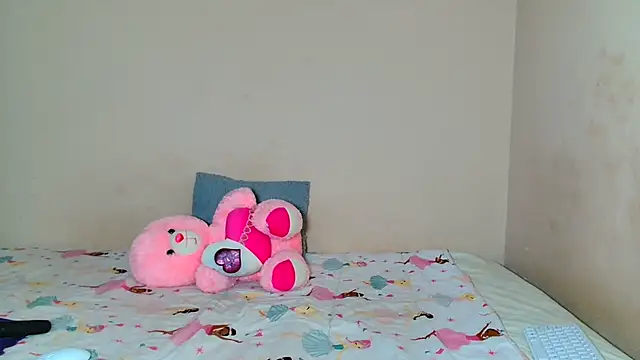 Snapshot of SlimSexxy21 chatting on November 17, 9:15 am SlimSexxy21 online show from November 17, 9:15 am