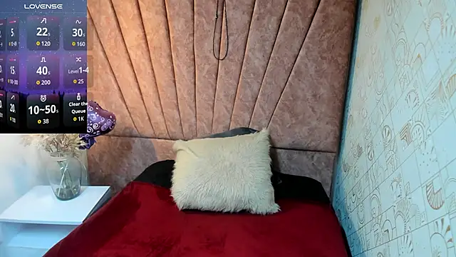 Issa Milf   online show from October 13, 1:00 pm