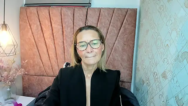 Issa Milf   online show from November 17, 1:06 pm