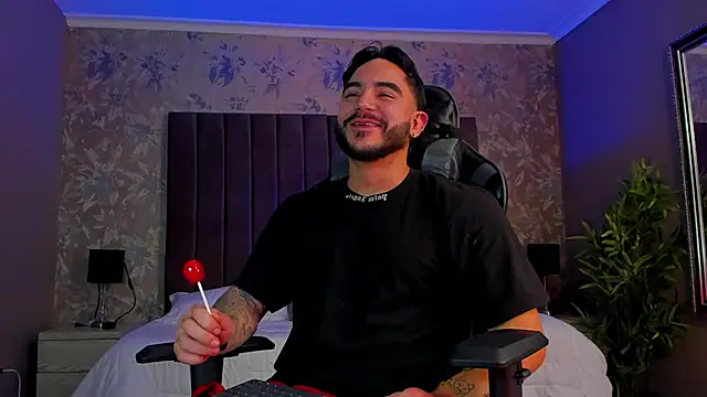 Snapshot of Dante_Dimarco chatting on November 2, 10:01 pm Dante Dimarco online show from November 2, 10:01 pm