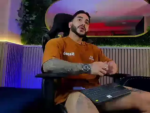 Snapshot of Dante_Dimarco chatting on November 10, 11:59 pm Dante Dimarco online show from November 10, 11:59 pm