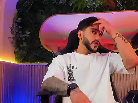 Snapshot of Dante_Dimarco chatting on November 12, 10:30 pm Dante Dimarco online show from November 12, 10:30 pm