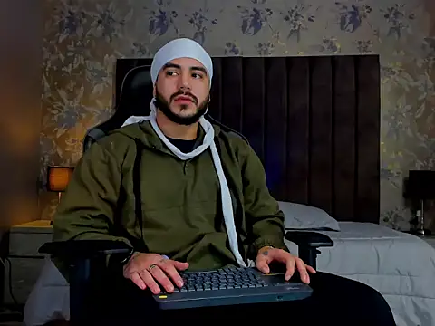 Snapshot of Dante_Dimarco chatting on November 17, 9:15 am Dante Dimarco online show from November 17, 9:15 am