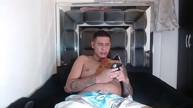 Snapshot of Adrew_fox chatting on October 1, 1:44 am Adrew fox online show from October 1, 1:44 am