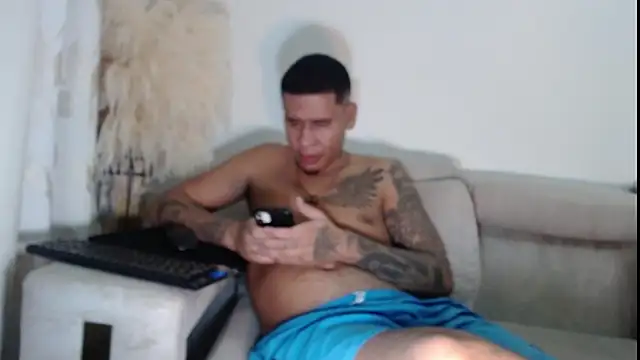 Snapshot of Adrew_fox chatting on October 3, 2:19 am Adrew fox online show from October 3, 2:19 am