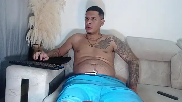 Snapshot of Adrew_fox chatting on October 12, 11:26 pm Adrew fox online show from October 12, 11:26 pm