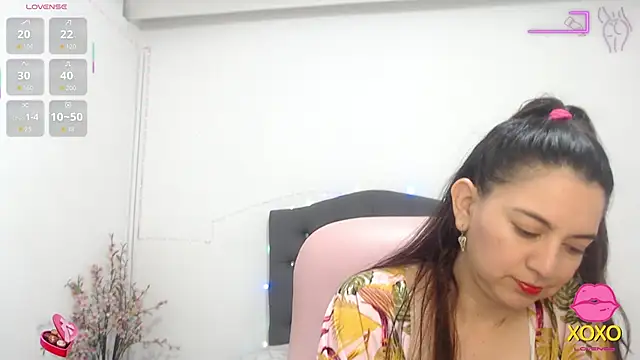 Snapshot of astrolover_ chatting on October 13, 12:10 am astrolover online show from October 13, 12:10 am