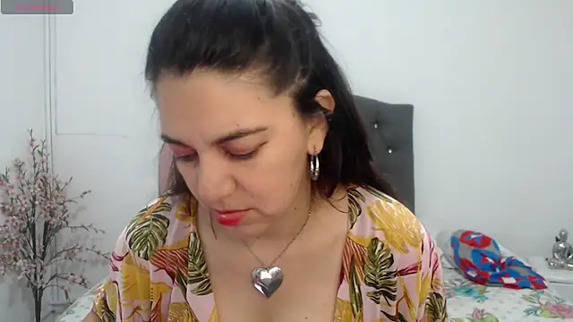 Snapshot of astrolover_ chatting on October 30, 2:57 am astrolover online show from October 30, 2:57 am