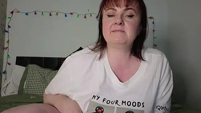 Snapshot of xJuicyLittlePrincessx chatting on November 24, 9:14 pm xJuicyLittlePrincessx online show from November 24, 9:14 pm