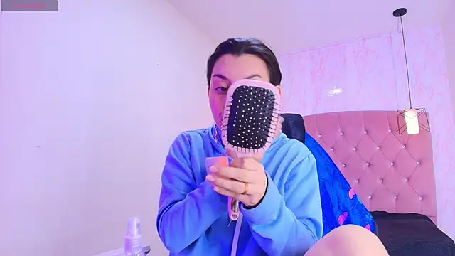 Iris  77 online show from October 11, 6:50 pm