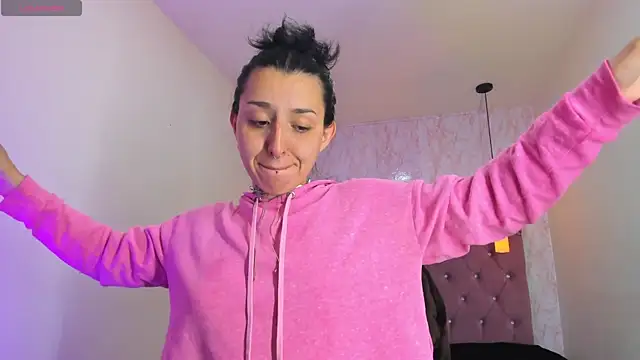 Iris  77 online show from November 8, 7:23 pm