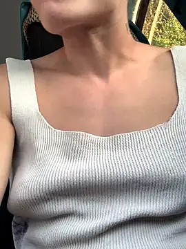 GoldenPussy1329 online show from October 17, 4:20 pm