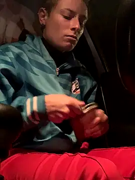 GoldenPussy1329 online show from October 25, 6:35 pm