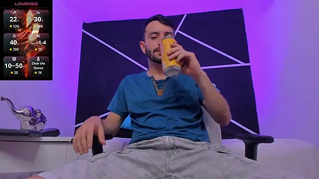 VynnyBlacke  online show from October 13, 8:20 pm