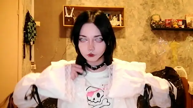 Beeping Creature online show from October 22, 5:45 pm