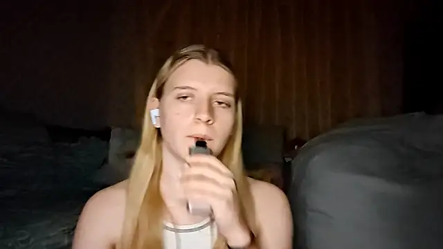 LynteriLain online show from October 12, 8:08 pm