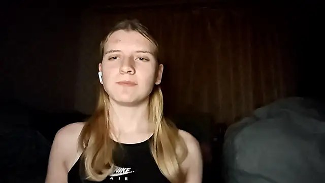 LynteriLain online show from October 17, 9:39 pm