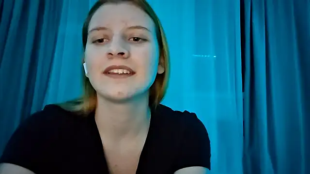 LynteriLain online show from November 16, 8:25 pm