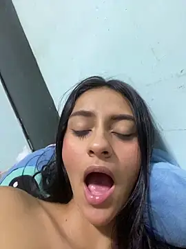 Snapshot of miluwatson chatting on October 18, 2:14 am miluwatson online show from October 18, 2:14 am