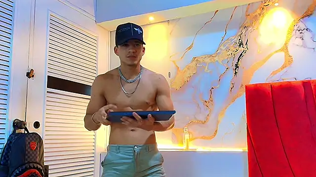 Snapshot of daniscot chatting on October 6, 3:48 am daniscot online show from October 6, 3:48 am