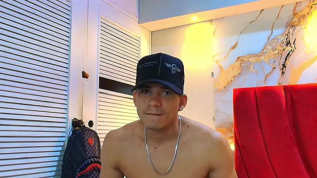 Snapshot of daniscot chatting on October 9, 3:59 am daniscot online show from October 9, 3:59 am