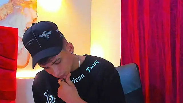 Snapshot of daniscot chatting on October 18, 3:42 am daniscot online show from October 18, 3:42 am