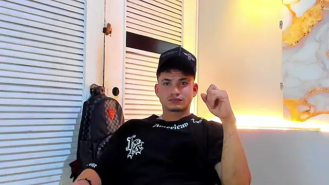 Snapshot of daniscot chatting on November 21, 3:49 am daniscot online show from November 21, 3:49 am