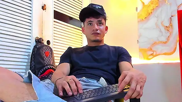 Snapshot of daniscot chatting on November 28, 4:04 am daniscot online show from November 28, 4:04 am