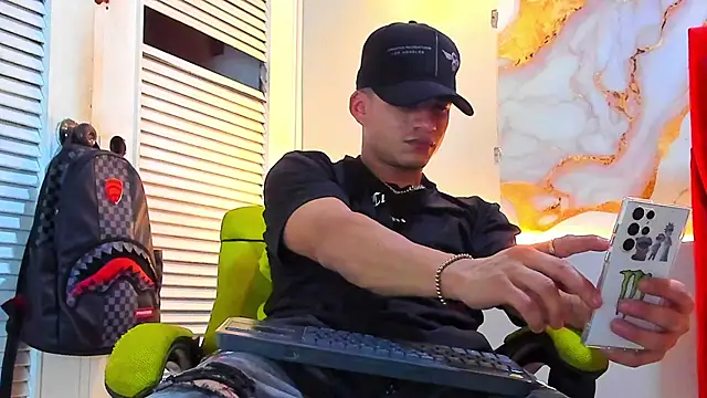 Snapshot of daniscot chatting on November 29, 8:12 pm daniscot online show from November 29, 8:12 pm