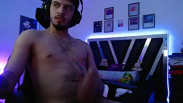 Snapshot of Sebasxxl12 chatting on December 15, 10:30 am Sebasxxl12 online show from December 15, 10:30 am