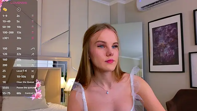 Lili Lohan online show from November 15, 5:20 pm