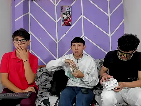 Snapshot of nexusboyhot chatting on December 4, 1:53 pm nexusboyhot online show from December 4, 1:53 pm