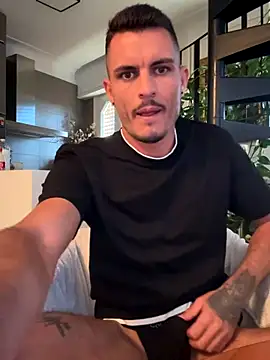 Snapshot of WildFlame2525 chatting on October 6, 9:29 am WildFlame2525 online show from October 6, 9:29 am