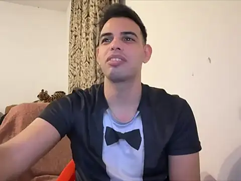 Snapshot of _Djonson_ chatting on October 24, 3:47 am Djonson online show from October 24, 3:47 am