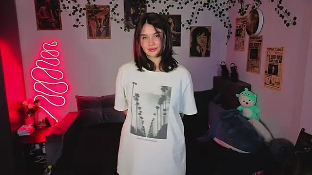 kira kick online show from October 27, 5:17 pm