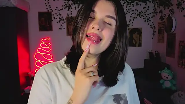 kira kick online show from October 29, 4:42 pm