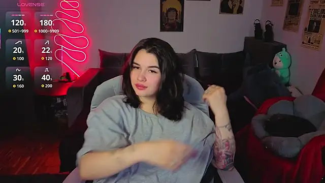 kira kick online show from November 14, 4:17 pm