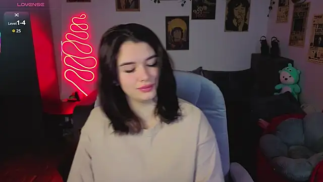 kira kick online show from November 15, 8:11 am