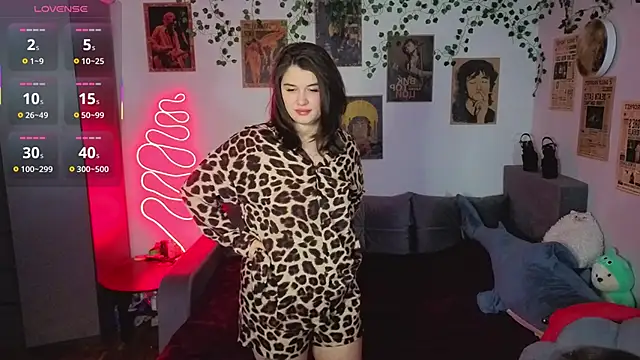 kira kick online show from November 20, 4:18 pm