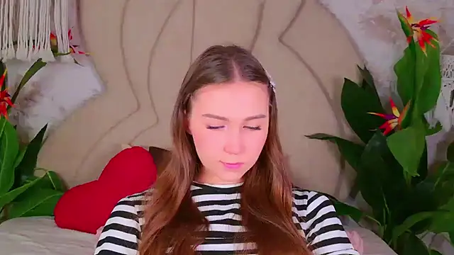 OliviaLay online show from November 10, 11:09 am