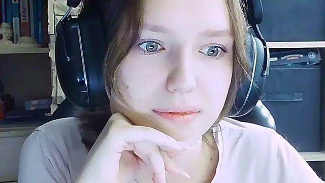 Snapshot of Diana-back chatting on September 30, 6:07 am Diana-back online show from September 30, 6:07 am