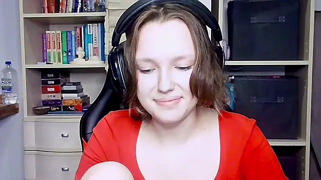 Snapshot of Diana-back chatting on October 18, 1:56 pm Diana-back online show from October 18, 1:56 pm