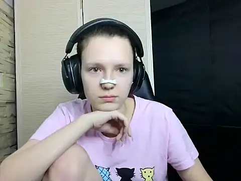 Snapshot of Diana-back chatting on November 15, 1:18 pm Diana-back online show from November 15, 1:18 pm