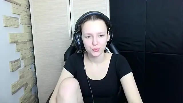 Snapshot of Diana-back chatting on November 19, 12:05 pm Diana-back online show from November 19, 12:05 pm