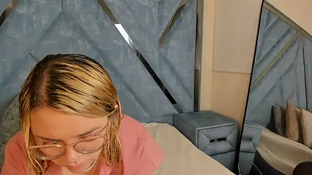 Eily Blunts online show from November 25, 1:11 pm