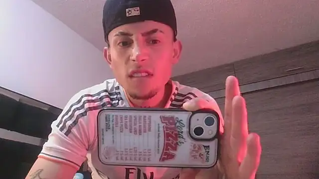 Snapshot of strongManLatino chatting on October 5, 2:21 am strongManLatino online show from October 5, 2:21 am