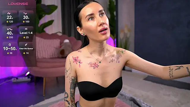 Snapshot of SerenaVelour chatting on October 24, 10:11 am SerenaVelour online show from October 24, 10:11 am