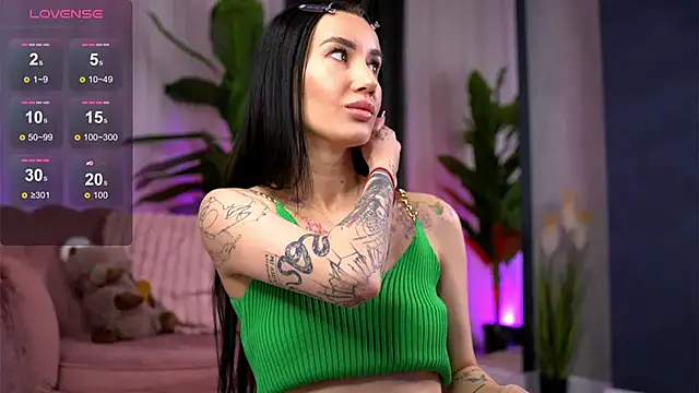 Snapshot of SerenaVelour chatting on November 3, 11:11 am SerenaVelour online show from November 3, 11:11 am