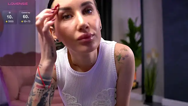 Snapshot of SerenaVelour chatting on November 4, 11:09 am SerenaVelour online show from November 4, 11:09 am