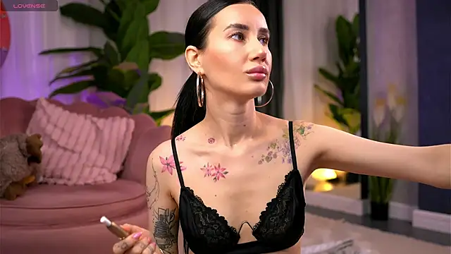 Snapshot of SerenaVelour chatting on November 13, 11:20 am SerenaVelour online show from November 13, 11:20 am